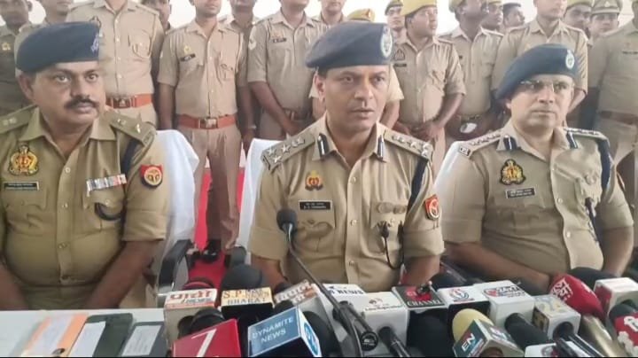 गोरखपुर पुलिस ने लगभग तीन करोड़ रुपए के गुम हुए मोबाइल किया बरामद
