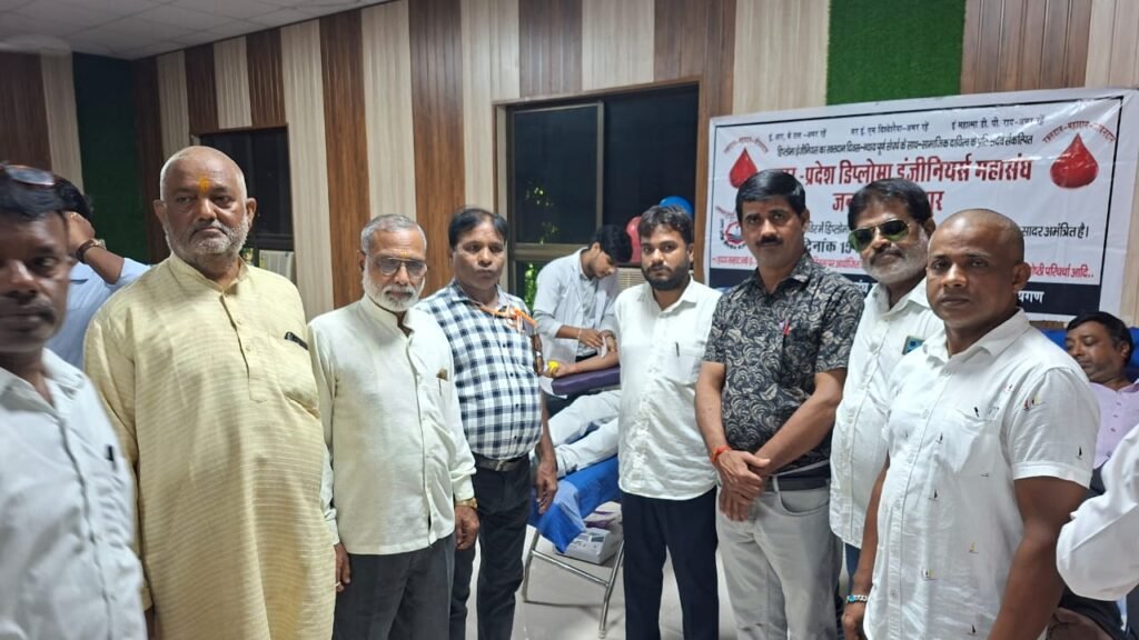 इंजीनियर डे पर अभियंताओं ने किया रक्तदान