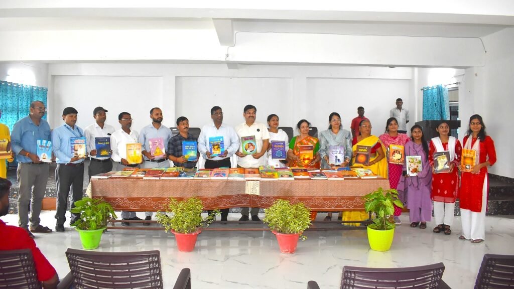 गायत्री ज्ञान मंदिर के ज्ञान यज्ञ अभियान के अन्तर्गत 448वाँ युगऋषि वाङ्मय की स्थापना सम्पन्न